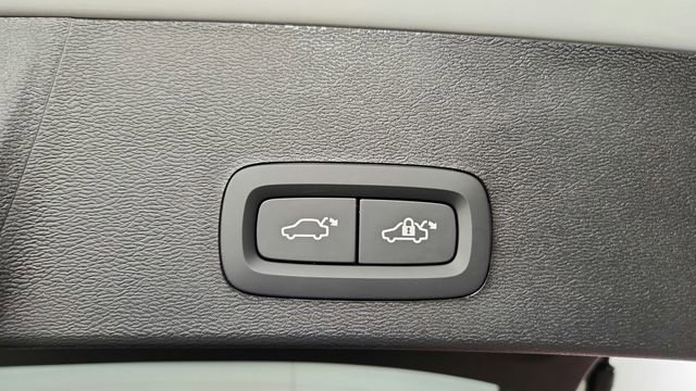 Certified 2026 Volvo XC40 B5 Plus w/ Protection Package Premier AWD/4WD image 44