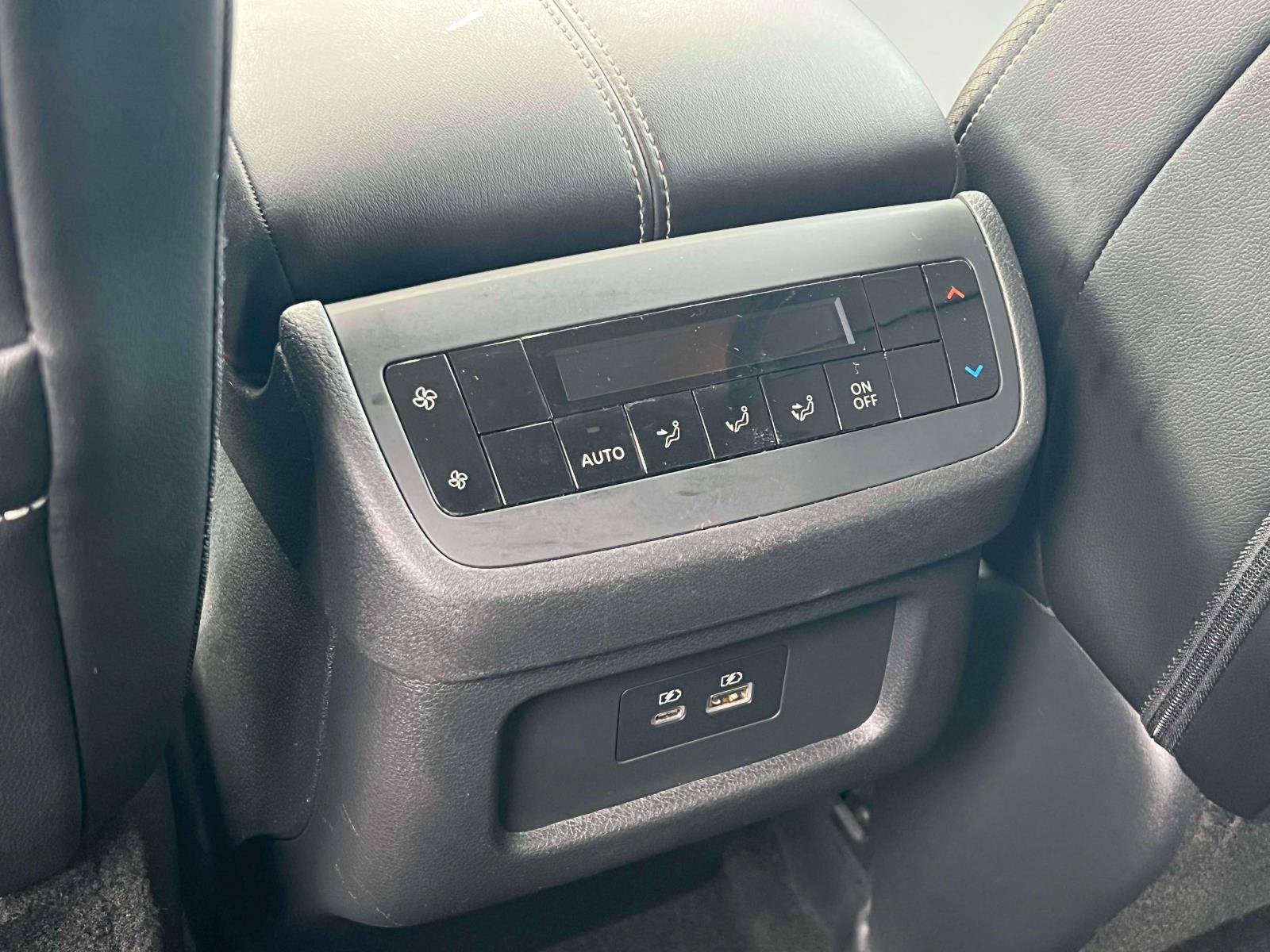 Used 2024 Nissan Pathfinder SL AWD/4WD image 23