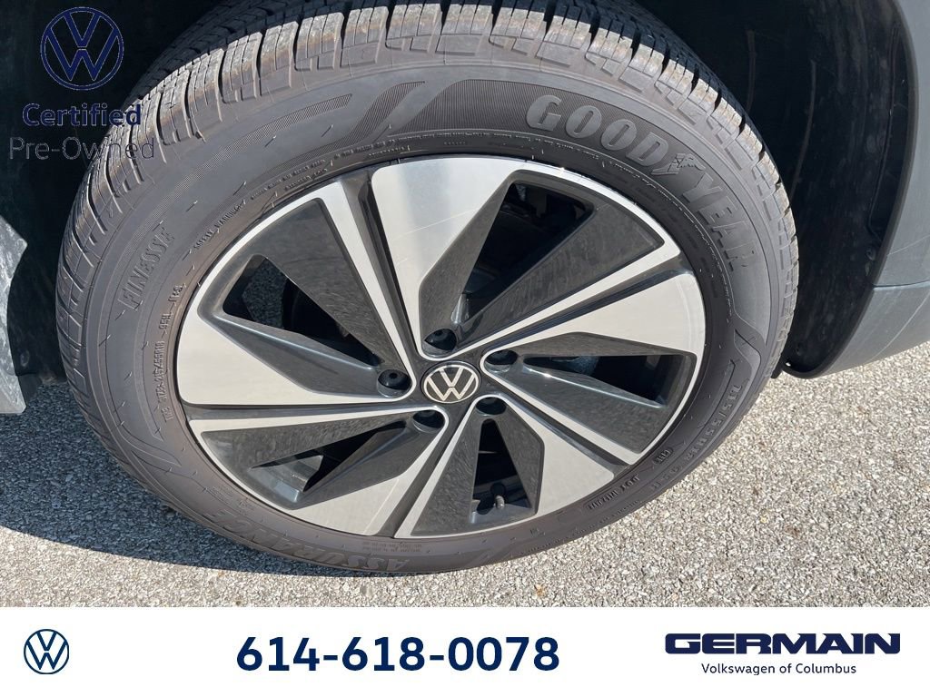 Used 2025 Volkswagen Taos SE w/ Panoramic Sunroof Package AWD/4WD image 13