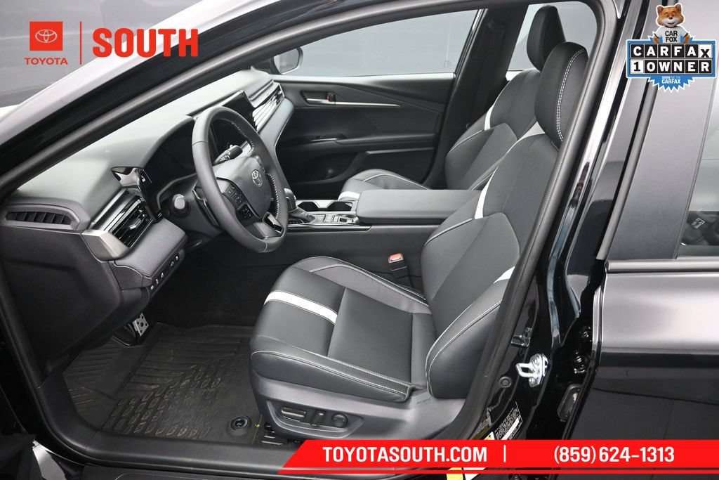 Used 2026 Toyota Camry SE FWD image 9
