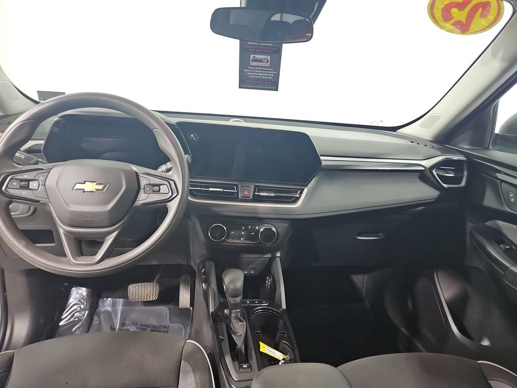 Used 2025 Chevrolet TrailBlazer LS w/ LS Convenience Package AWD/4WD image 13