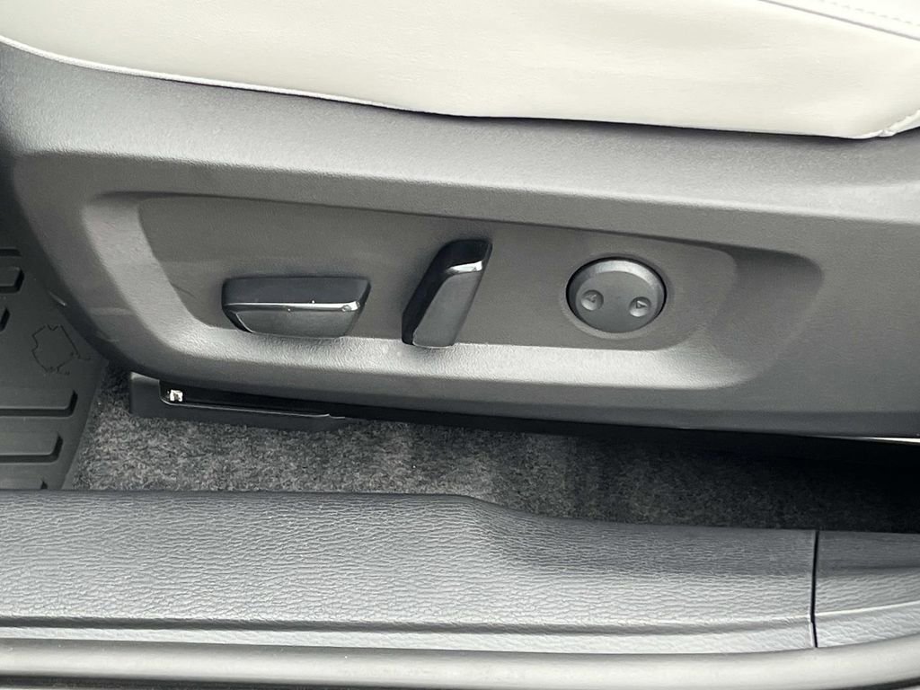 New 2026 Mitsubishi Outlander SE image 11