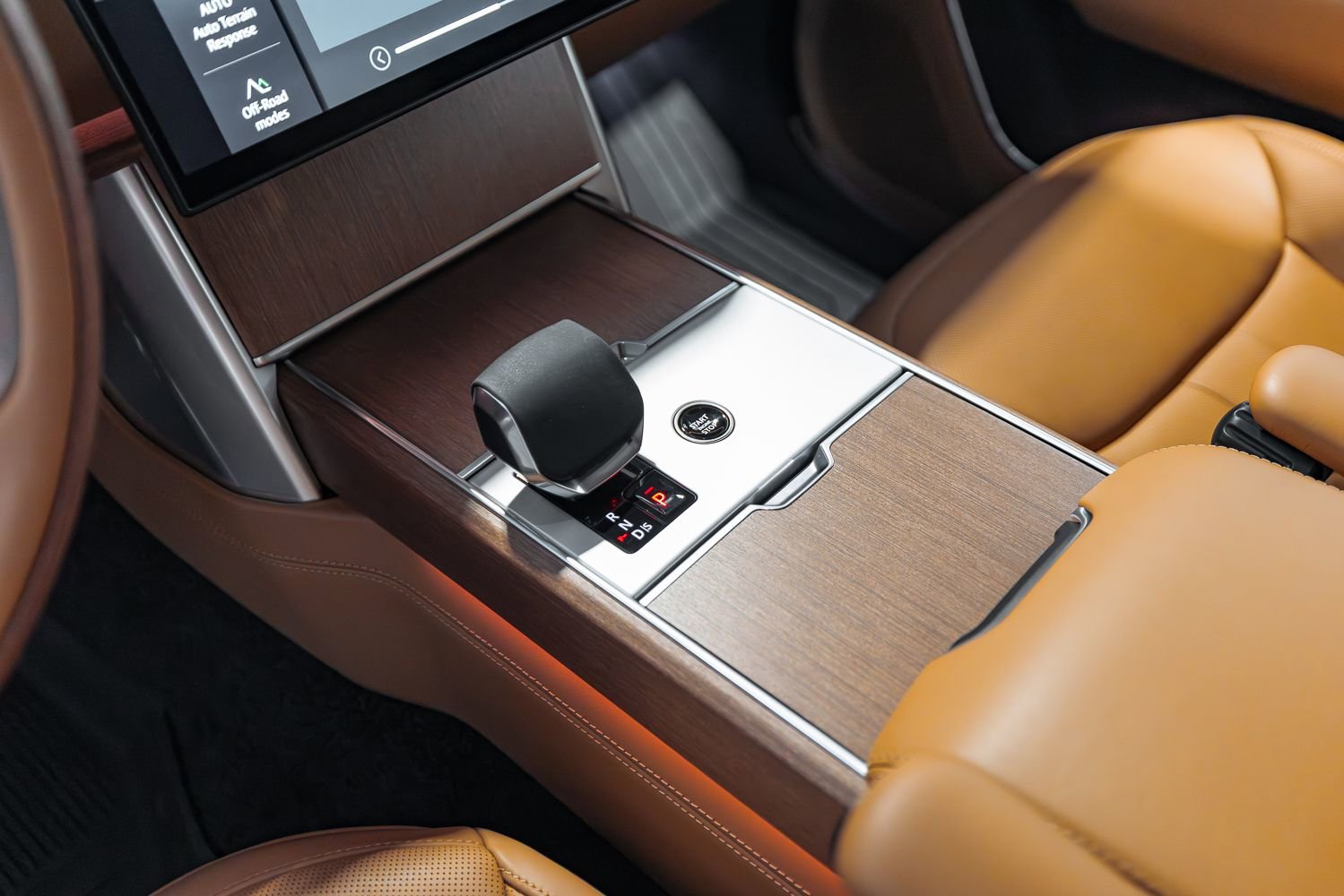 Used 2024 Land Rover Range Rover Long Wheelbase SE image 25