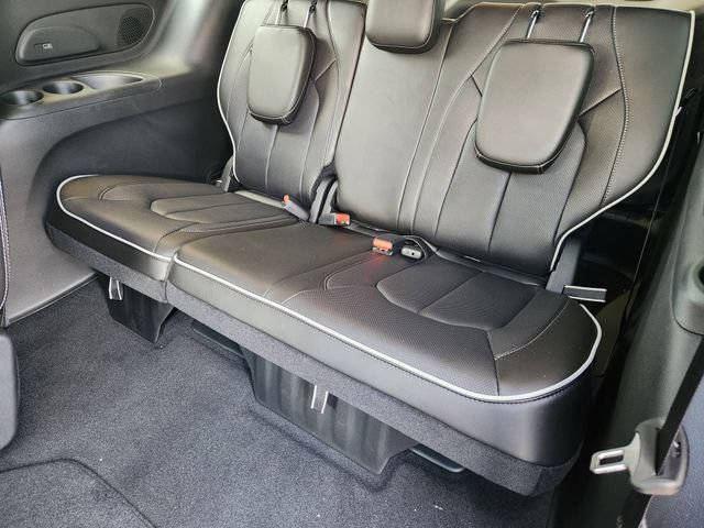 New 2027 Chrysler Pacifica Limited FWD image 25