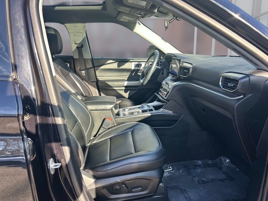 Used 2022 Ford Explorer XLT w/ Equipment Group 202A image 20