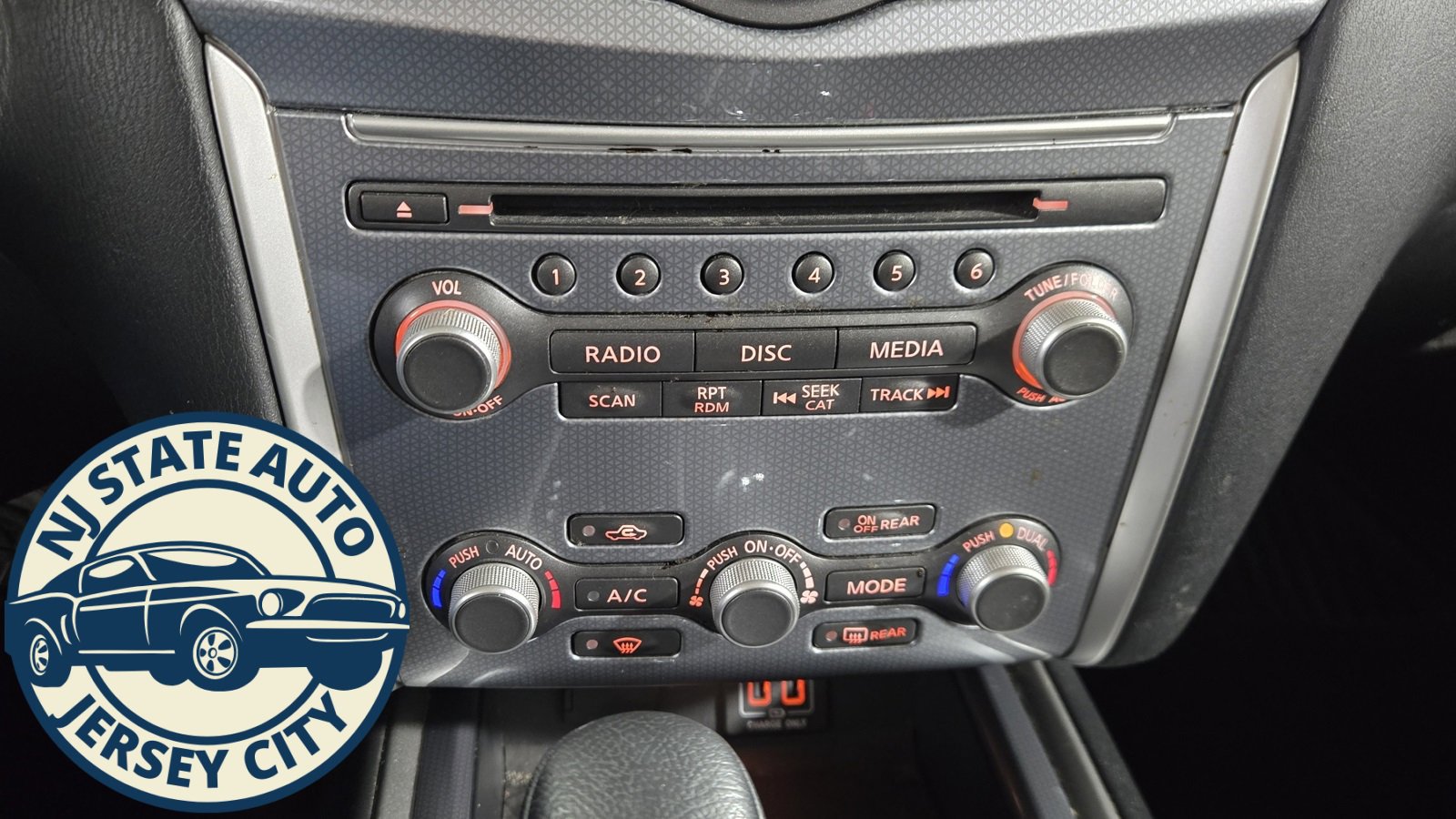 Used 2018 Nissan Pathfinder SL image 15