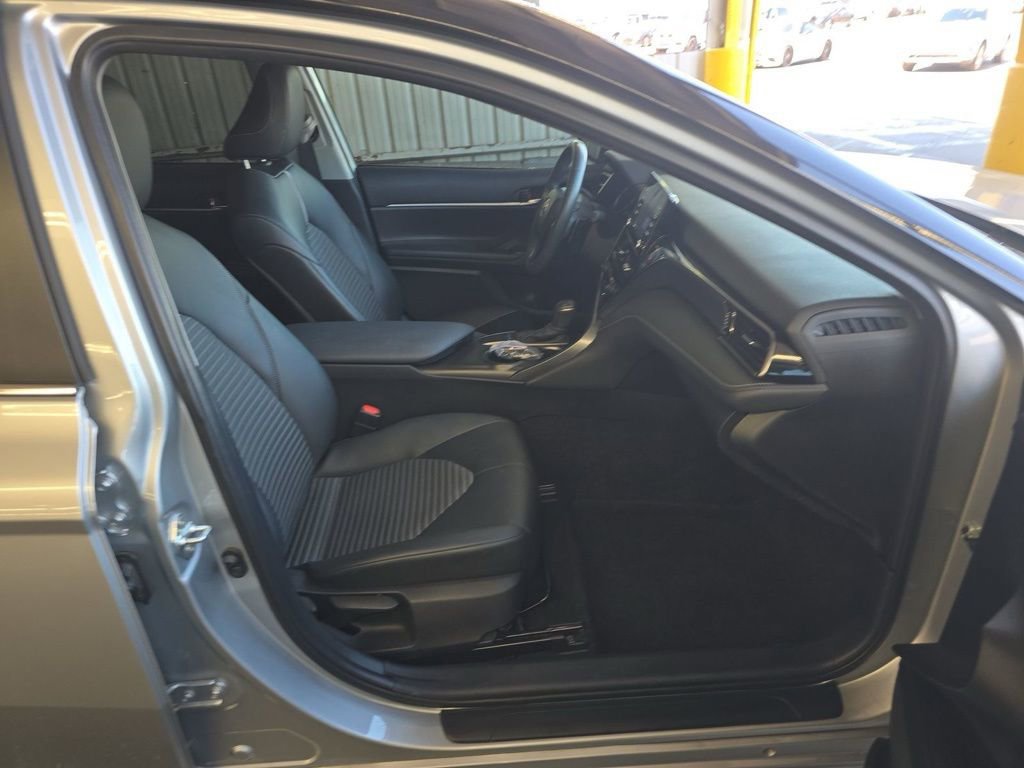 Used 2022 Toyota Camry SE image 10