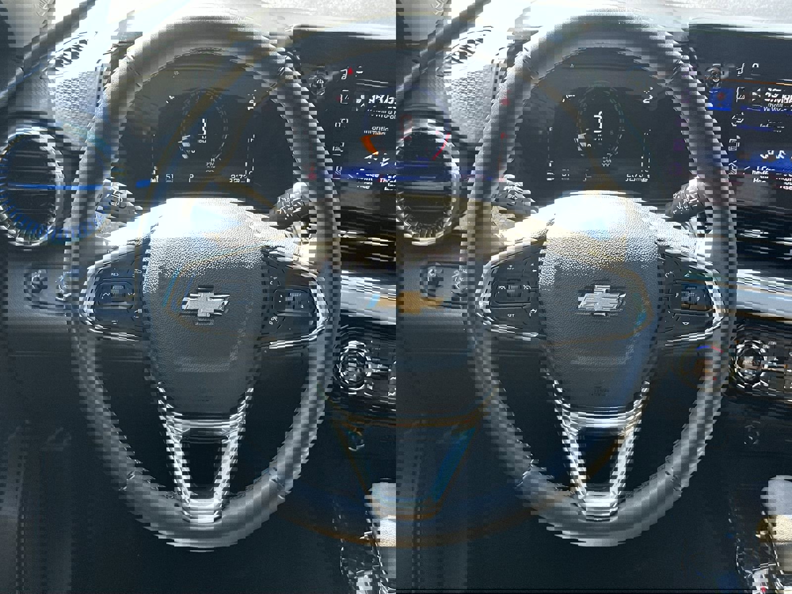 Used 2025 Chevrolet Trax LT w/ LT Convenience Package image 19