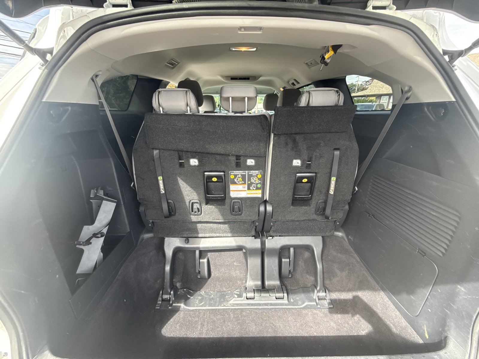 Used 2025 Toyota Sienna LE FWD image 28