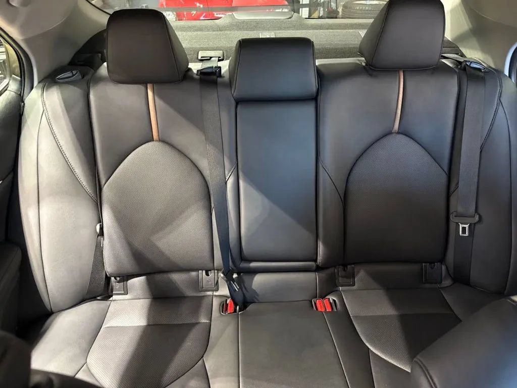 Used 2020 Toyota Camry XLE FWD image 19