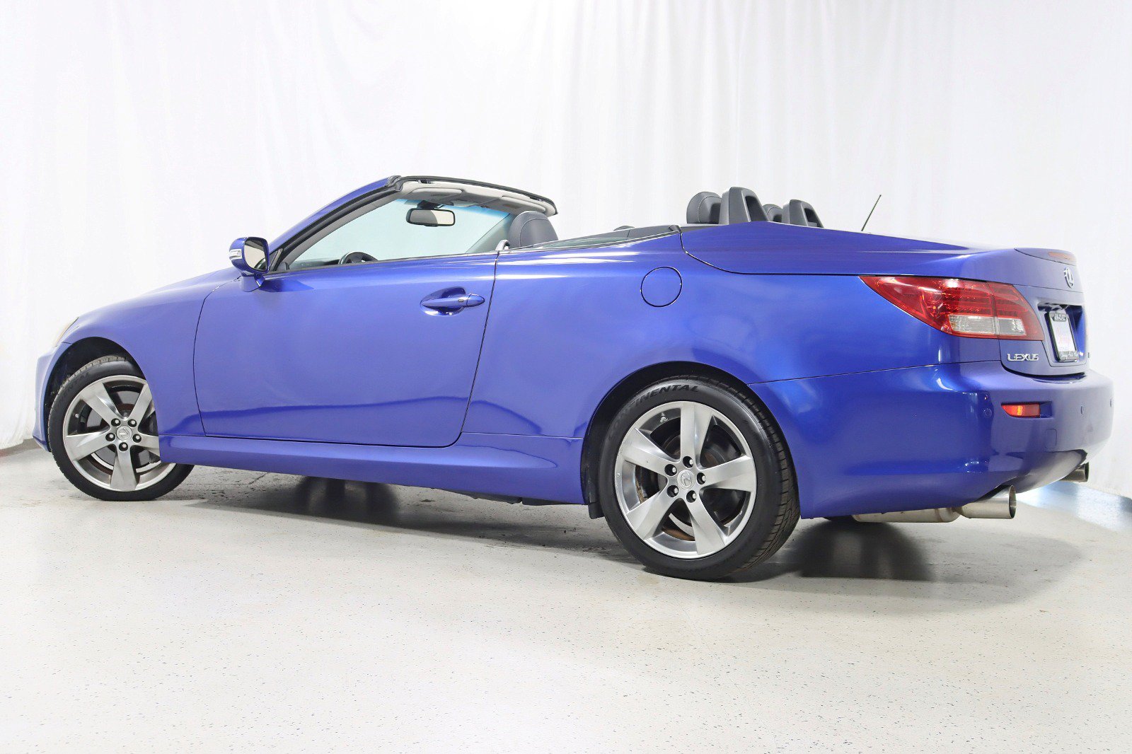 Used 2010 Lexus IS 350C w/ Luxury Pkg RWD image 10