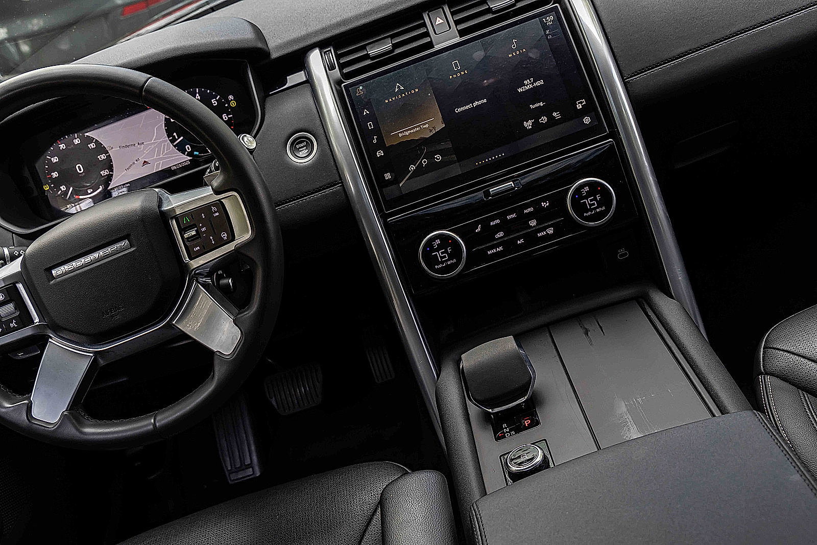 Used 2024 Land Rover Discovery S image 20