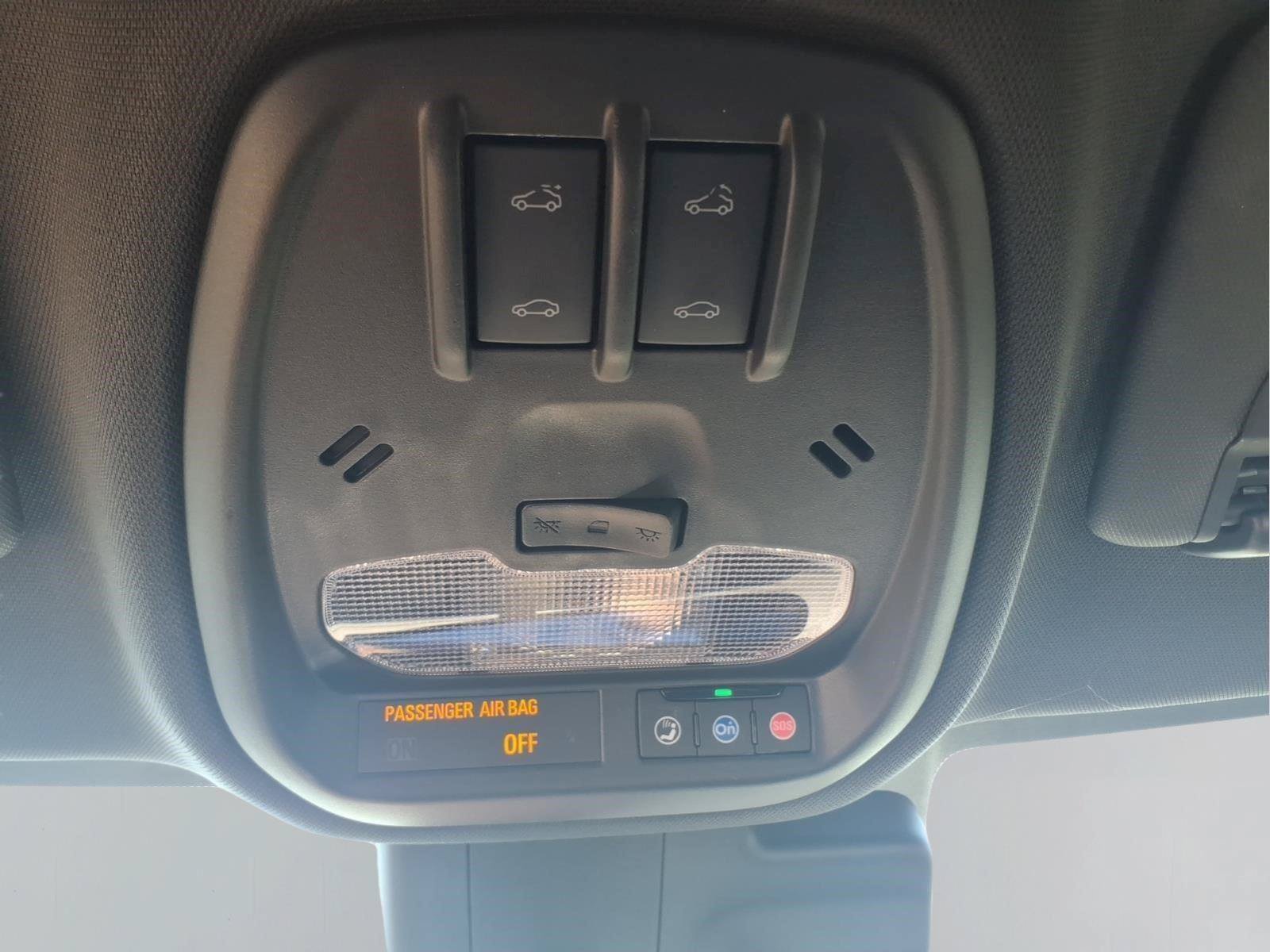 Used 2024 Chevrolet Trax RS w/ Sunroof Package FWD image 27