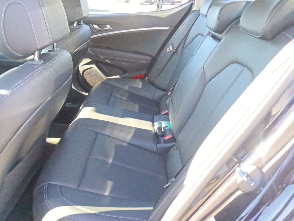 Used 2025 Genesis G70 2.5T image 28