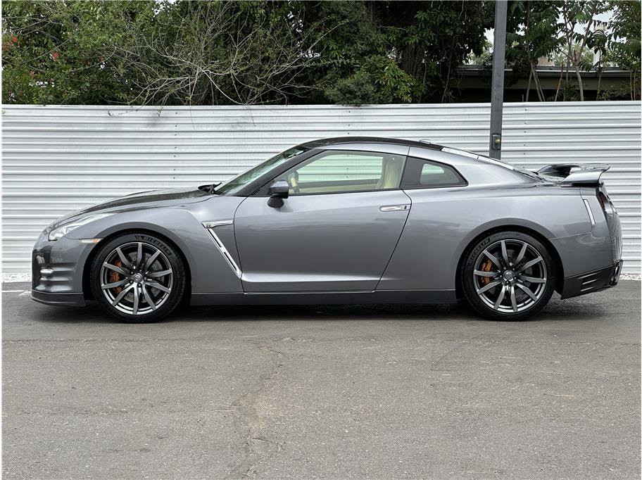 Used 2015 Nissan GT-R Premium AWD/4WD image 13
