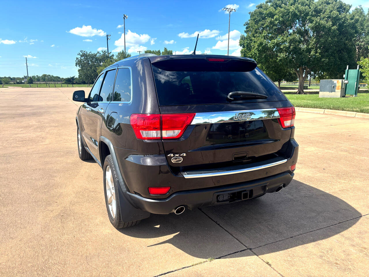 Used 2011 Jeep Grand Cherokee Overland Summit image 8