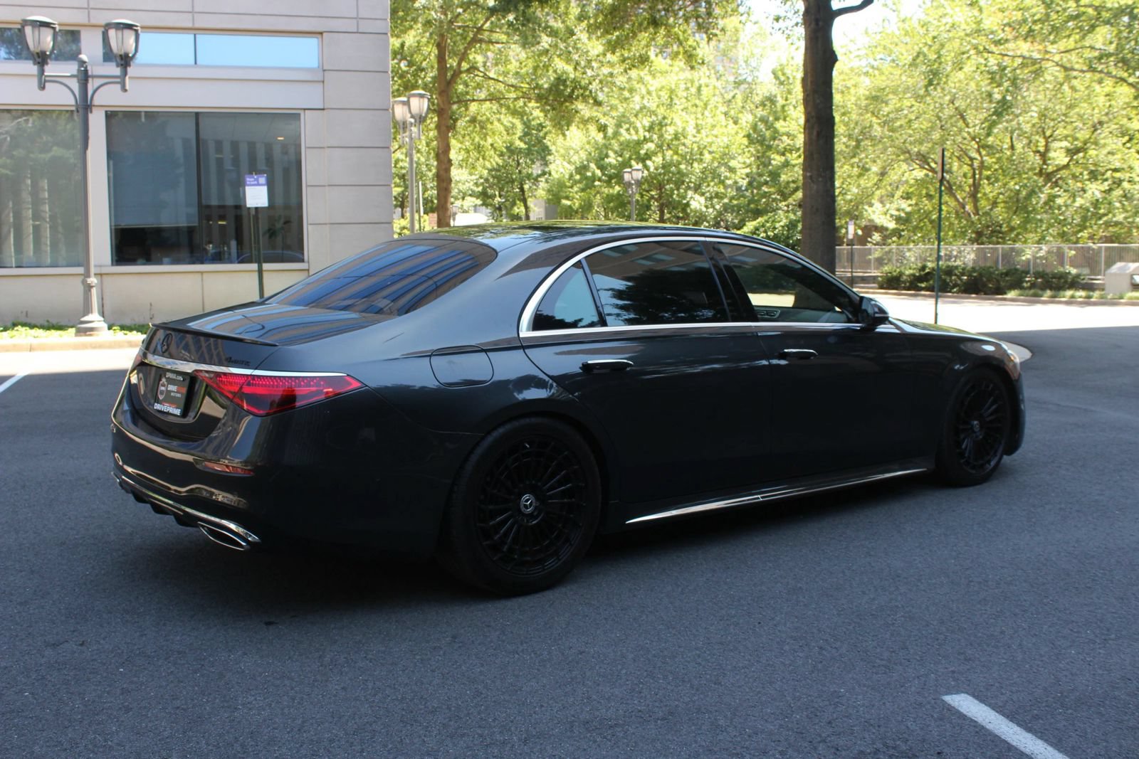 Used 2022 Mercedes-Benz S 580 4MATIC Sedan w/ AMG Line Package image 7