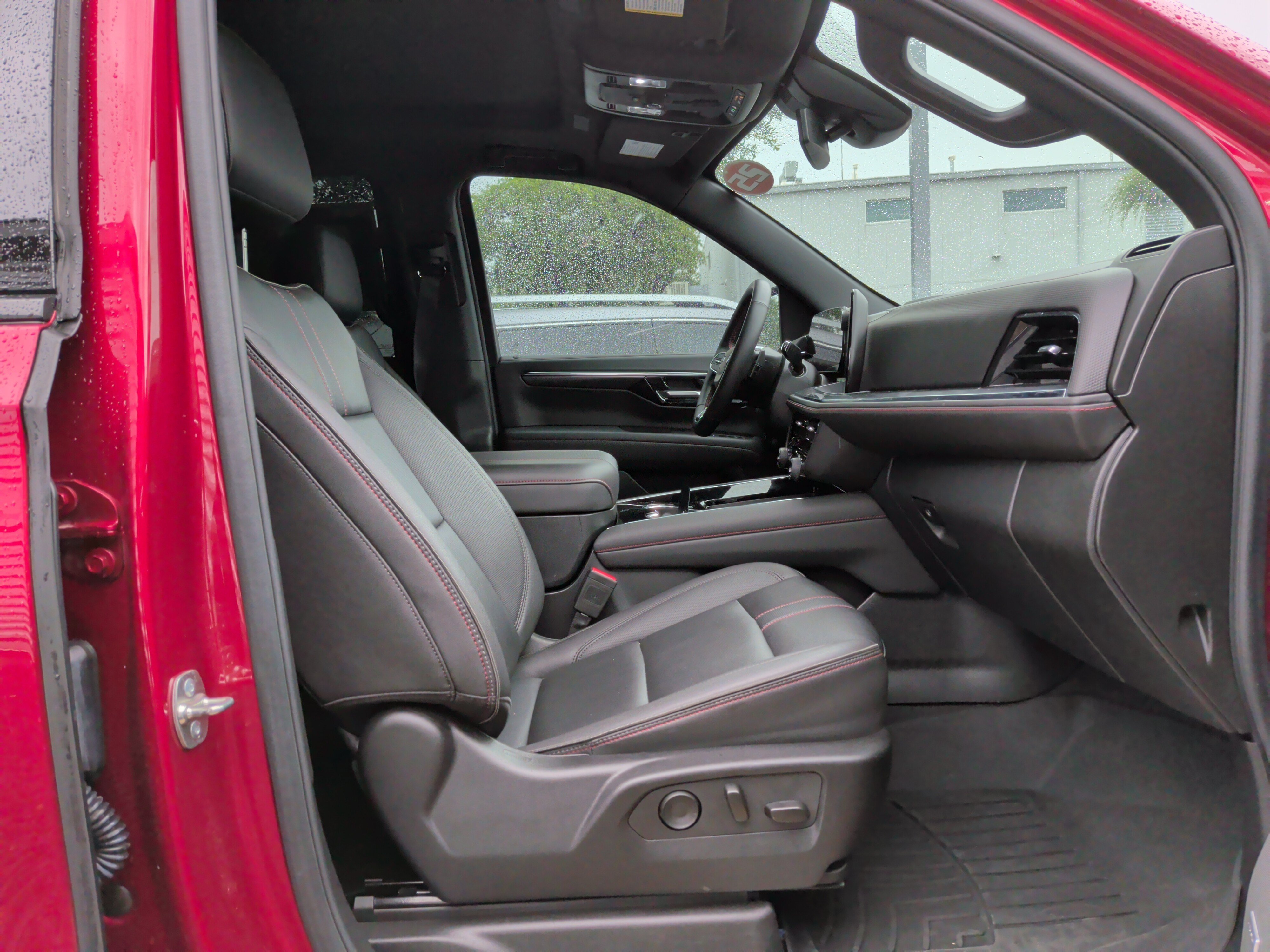 Used 2025 Chevrolet Tahoe RST w/ RST Capability Package AWD/4WD image 34