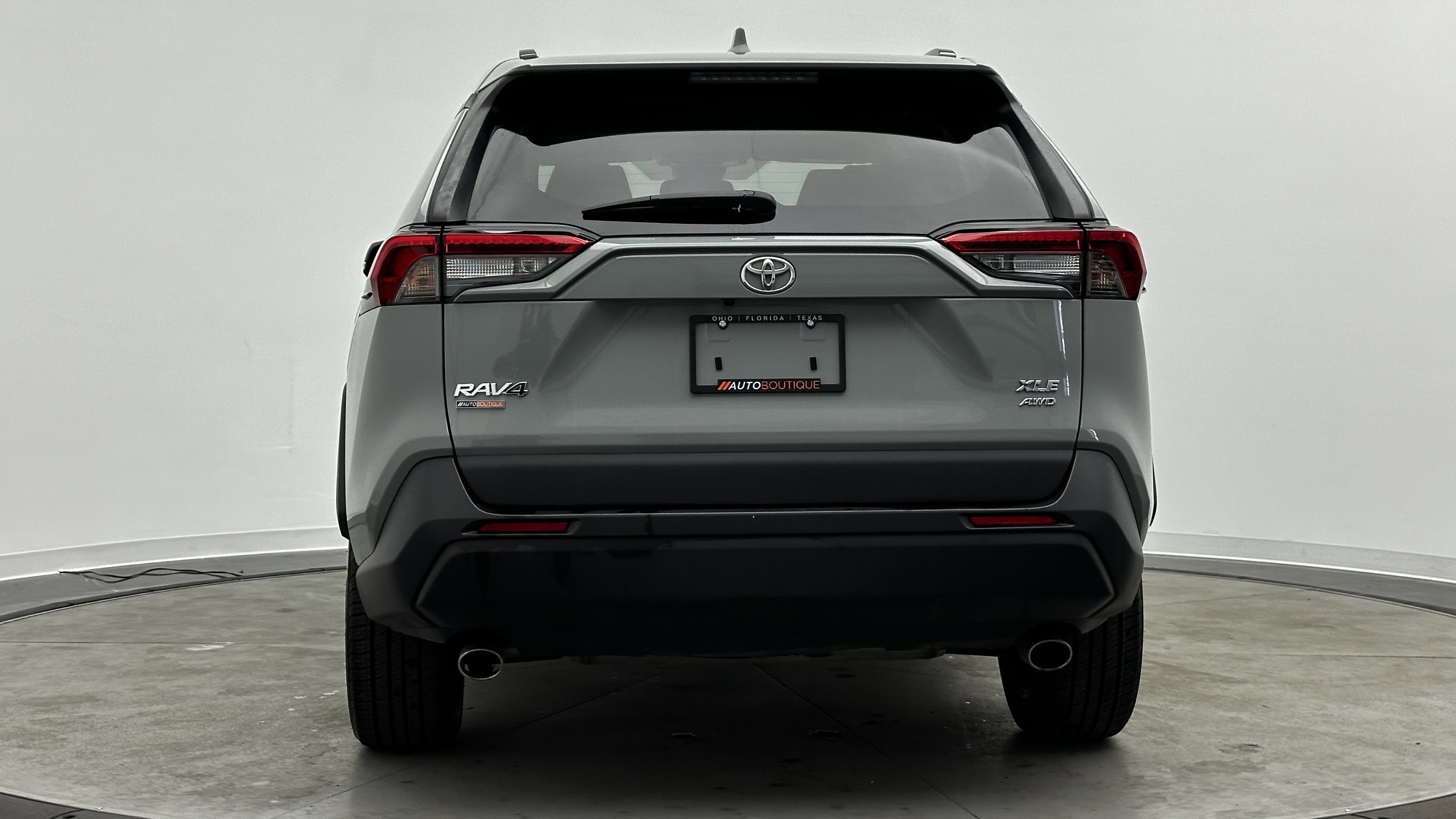 Used 2022 Toyota RAV4 XLE Premium image 7