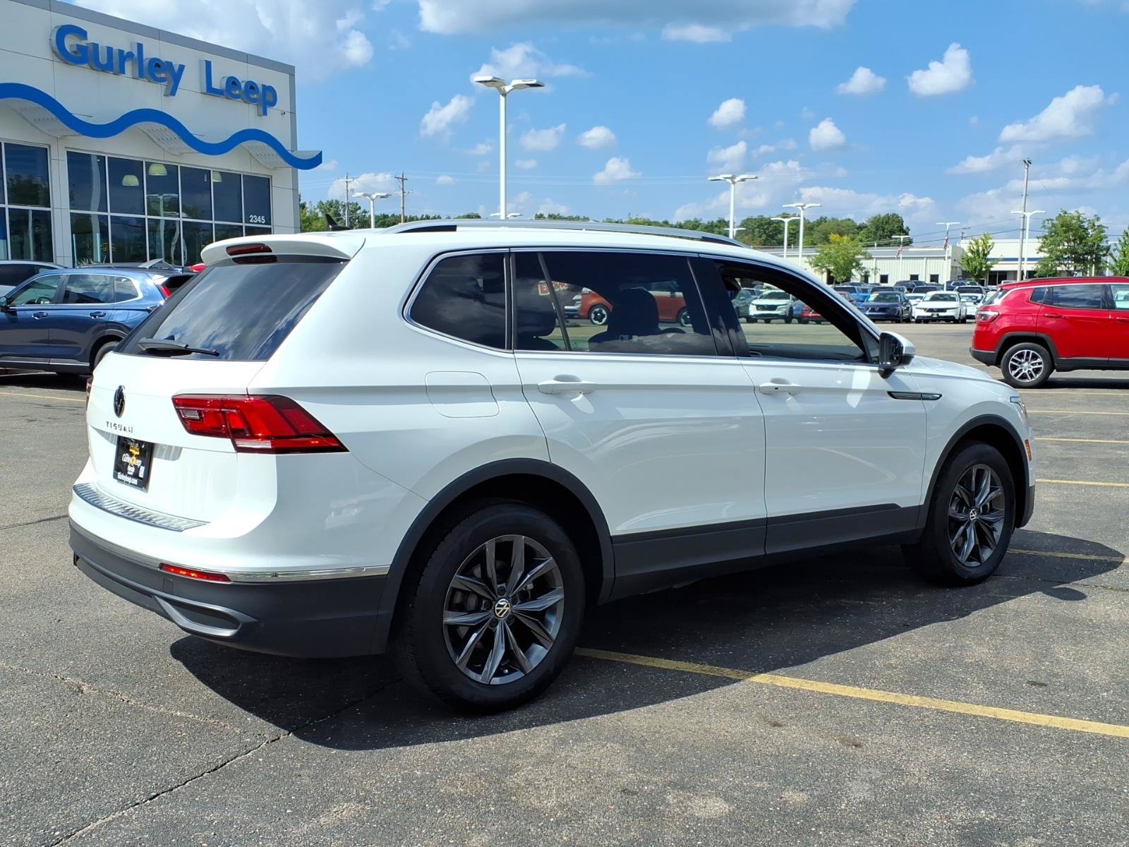 Used 2023 Volkswagen Tiguan SE FWD image 12
