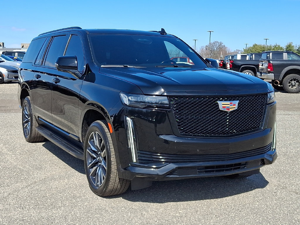 Used 2023 Cadillac Escalade ESV Sport AWD/4WD image 2