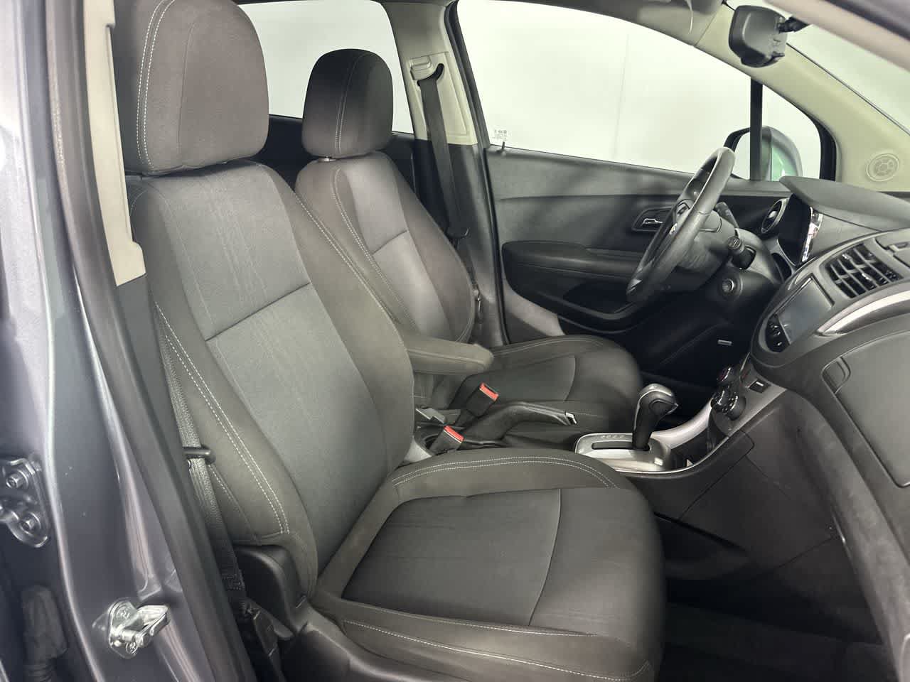 Used 2015 Chevrolet Trax LT w/ LT Sun and Sound Package FWD image 18