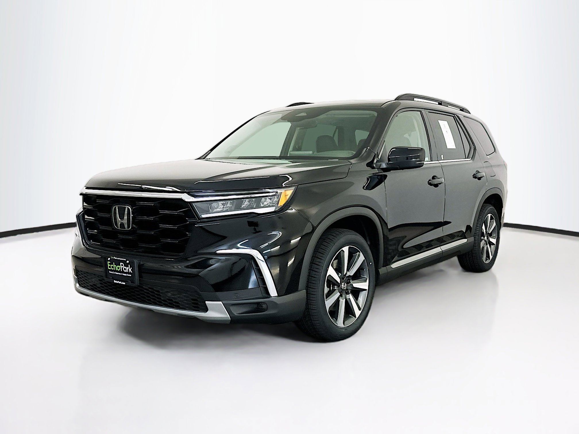 Used 2023 Honda Pilot Touring image 3