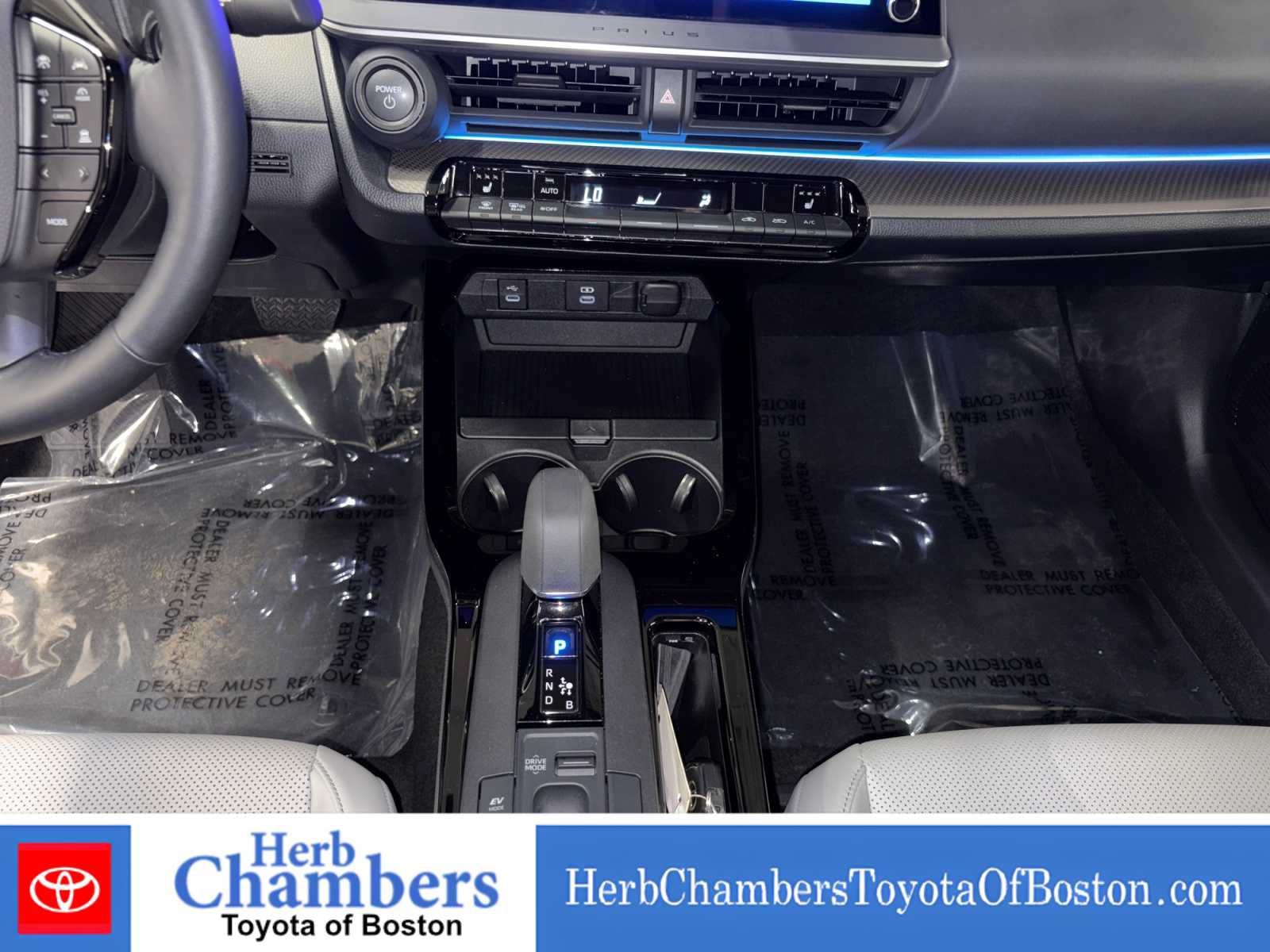 Used 2024 Toyota Prius XLE AWD/4WD image 17