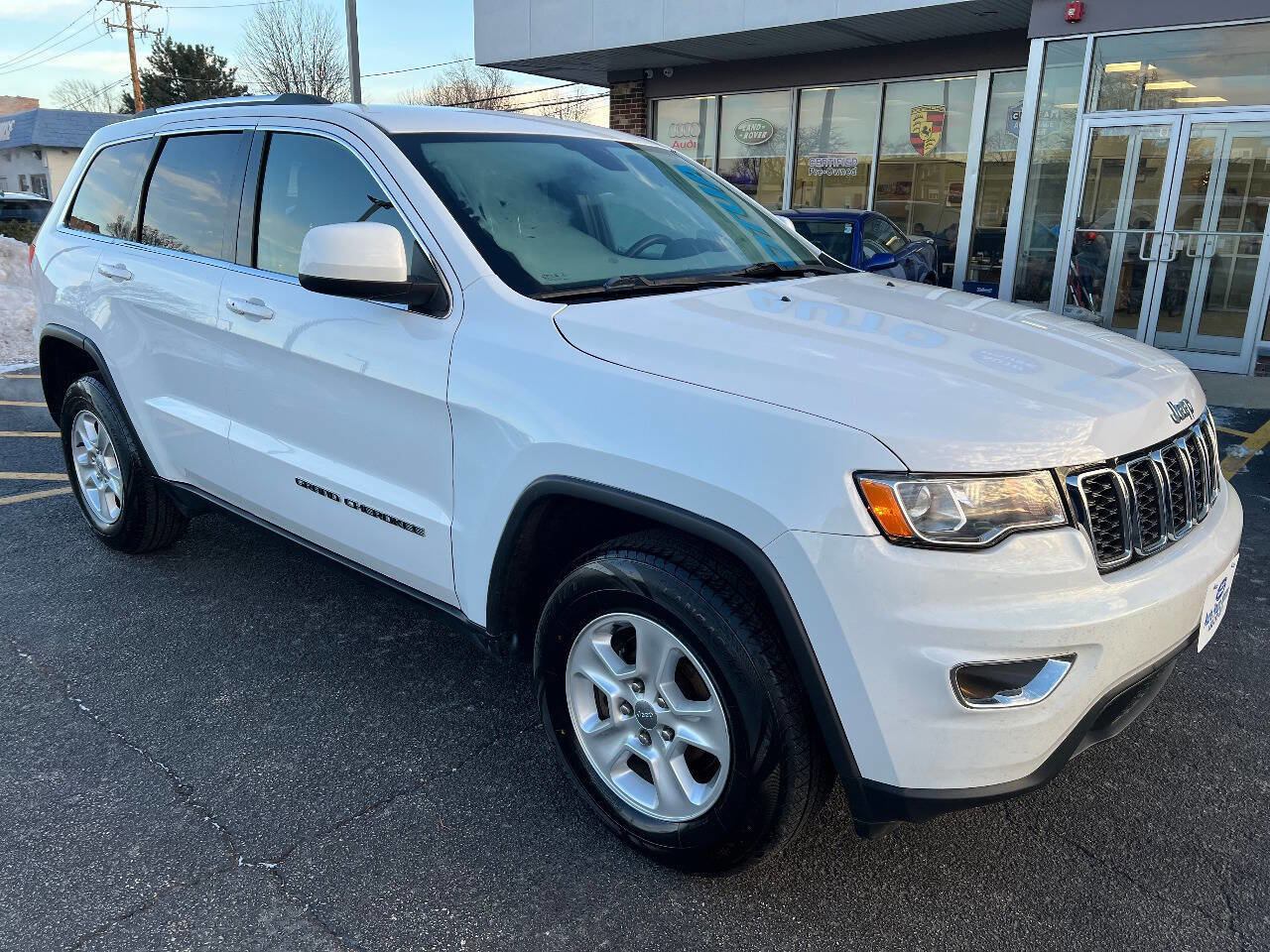 Used 2017 Jeep Grand Cherokee Laredo w/ Quick Order Package 23E AWD/4WD image 4