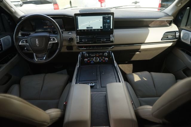 Used 2024 Lincoln Navigator L Reserve AWD/4WD image 23