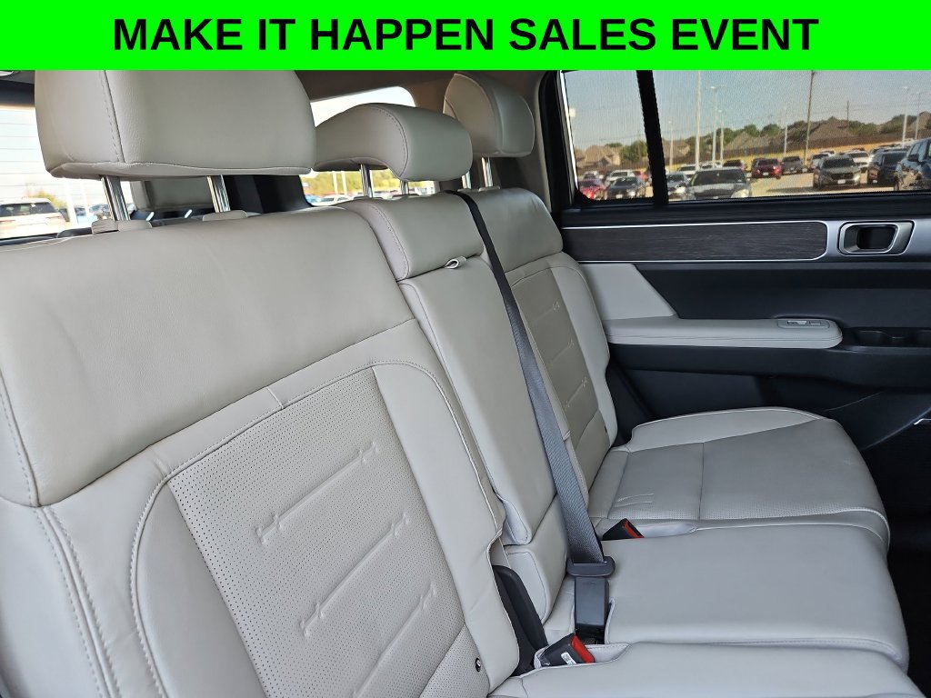 Used 2025 Hyundai Santa Fe Limited AWD/4WD image 27