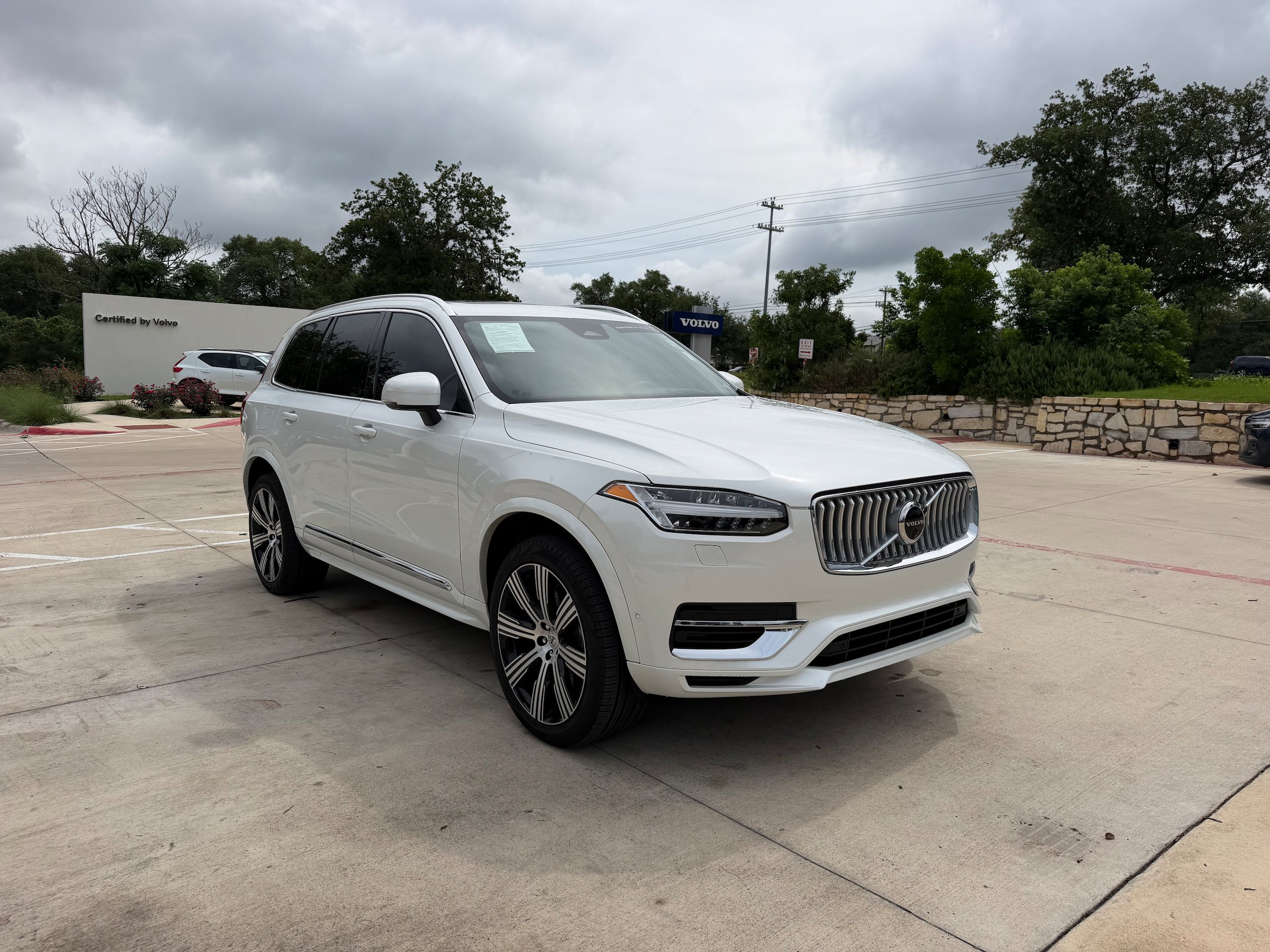 Certified 2025 Volvo XC90 T8 Ultra w/ Protection Package Premier AWD/4WD image 7