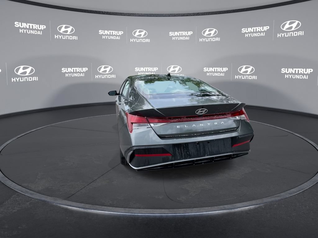 Used 2025 Hyundai Elantra SE FWD image 20