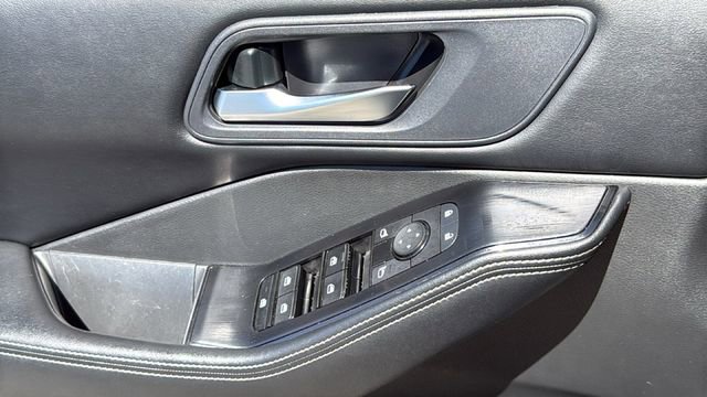 Used 2024 Nissan Rogue SV AWD/4WD image 22
