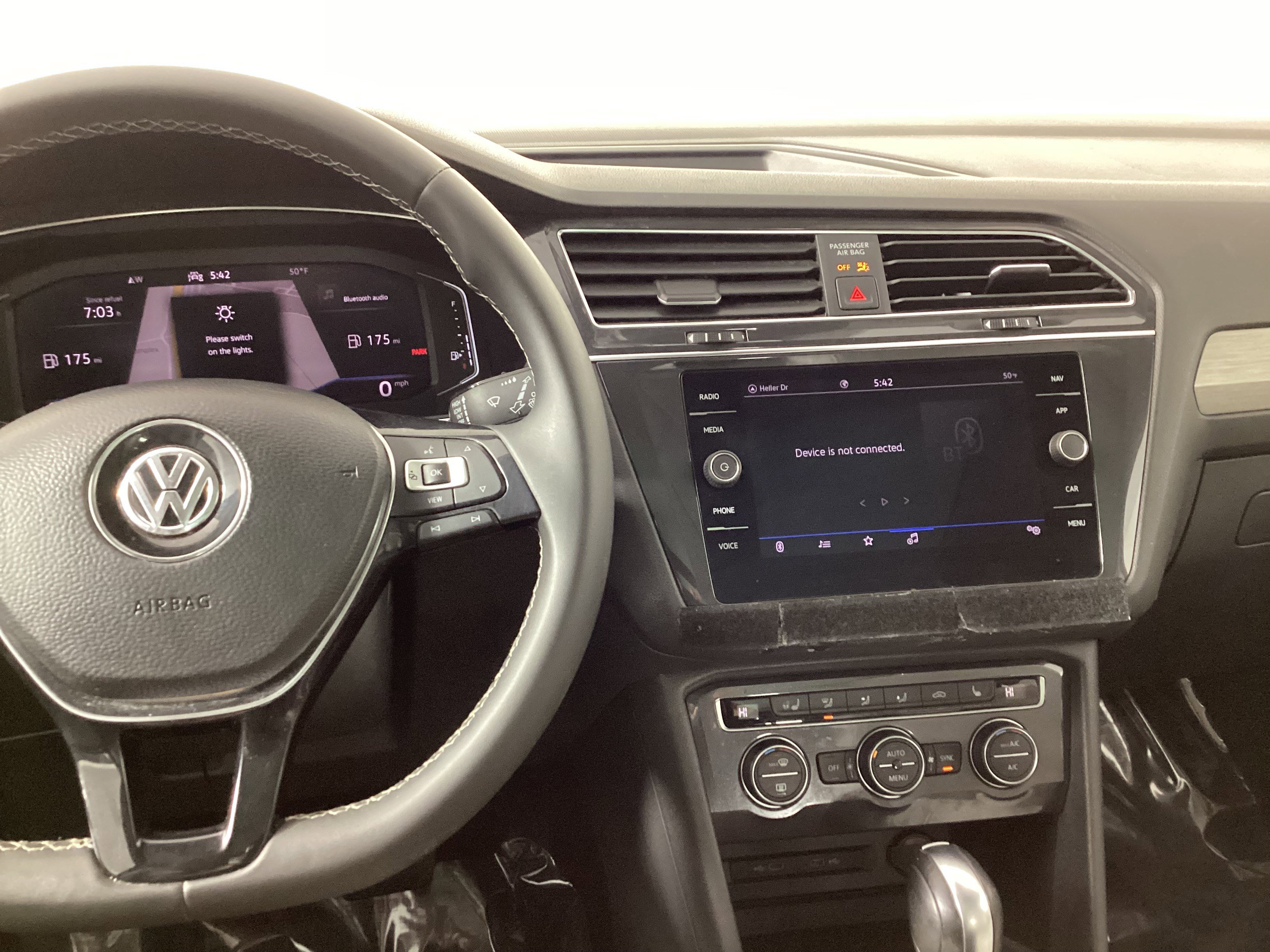 Used 2021 Volkswagen Tiguan SEL image 25