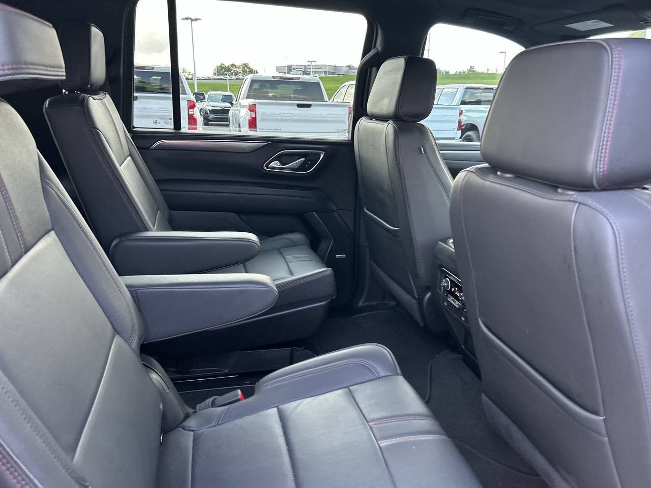 Used 2024 Chevrolet Suburban RST w/ Luxury Package AWD/4WD image 18