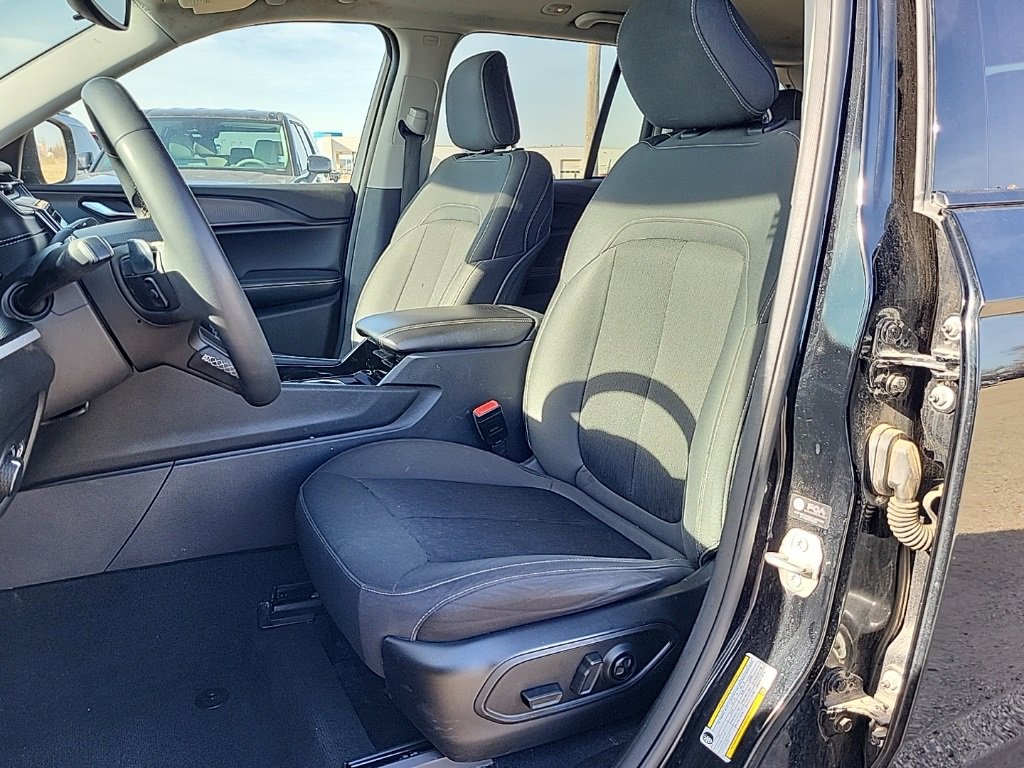 Used 2023 Jeep Grand Cherokee Laredo image 12