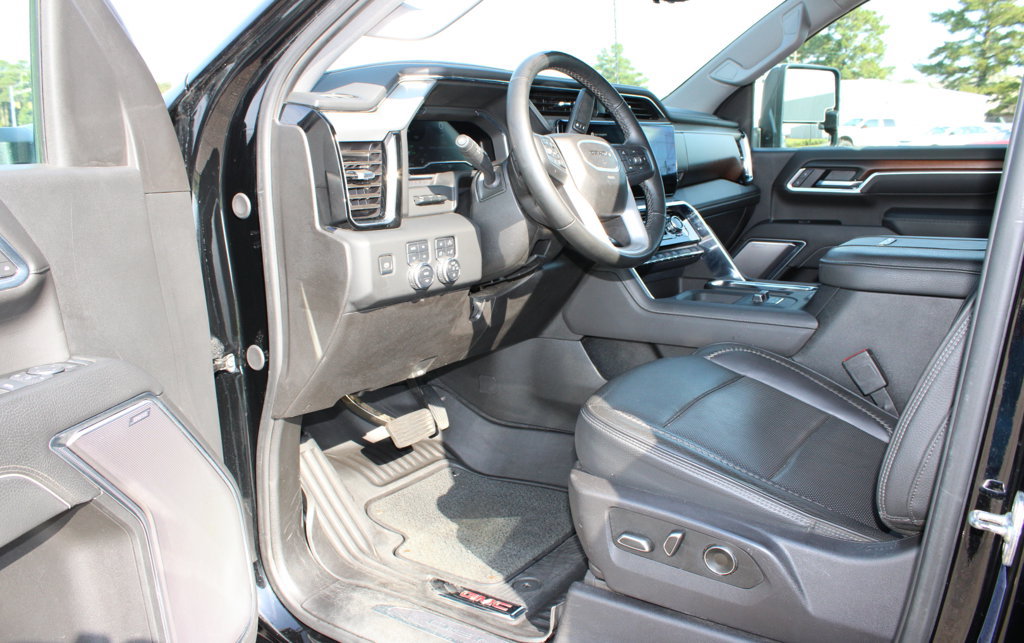 Used 2025 GMC Sierra 2500 Denali w/ Denali Reserve Package AWD/4WD image 12