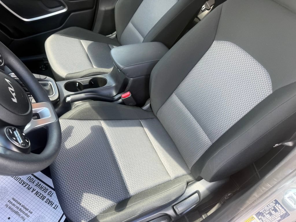 Used 2025 Kia Soul LX w/ LX Technology Package FWD image 15