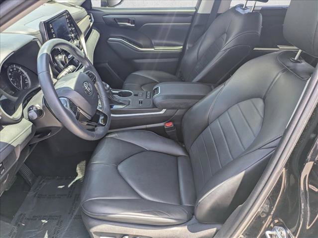 Used 2021 Toyota Highlander XLE FWD image 16