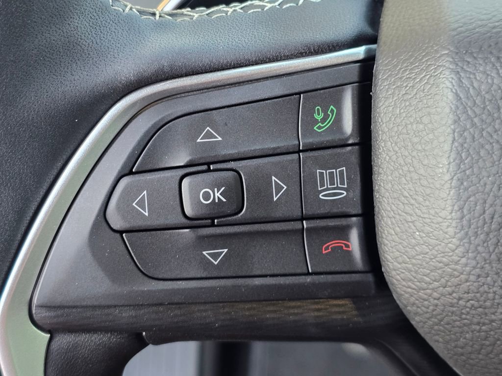 Used 2025 Jeep Grand Cherokee Altitude image 24