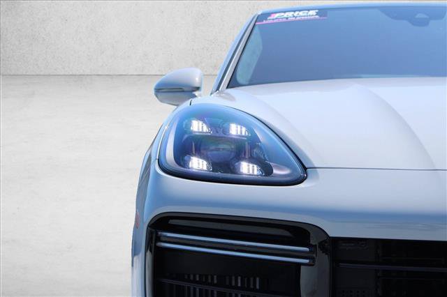 Used 2023 Porsche Cayenne Turbo AWD/4WD image 4