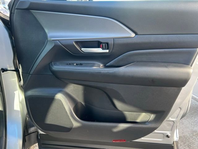 Used 2025 Toyota Grand Highlander XLE image 13