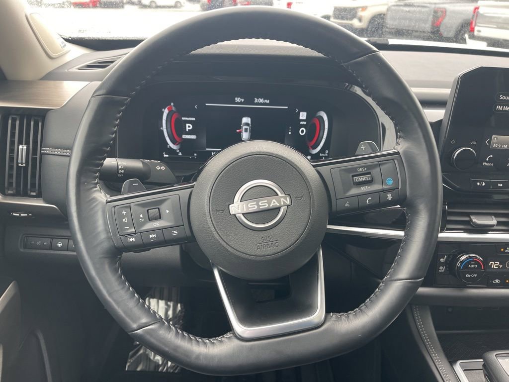 Used 2024 Nissan Pathfinder Platinum w/ Black Appearance Package image 17