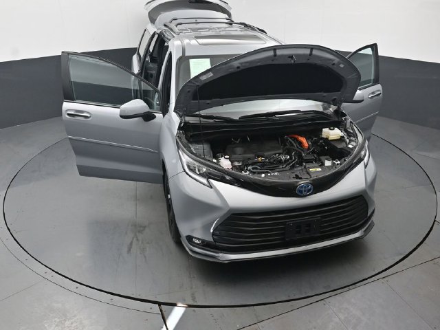 Used 2025 Toyota Sienna XLE Woodland Edition AWD/4WD image 61