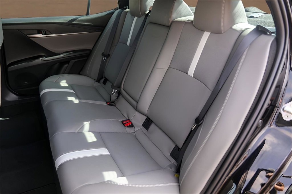 Used 2025 Toyota Camry SE w/ Convenience Package image 25