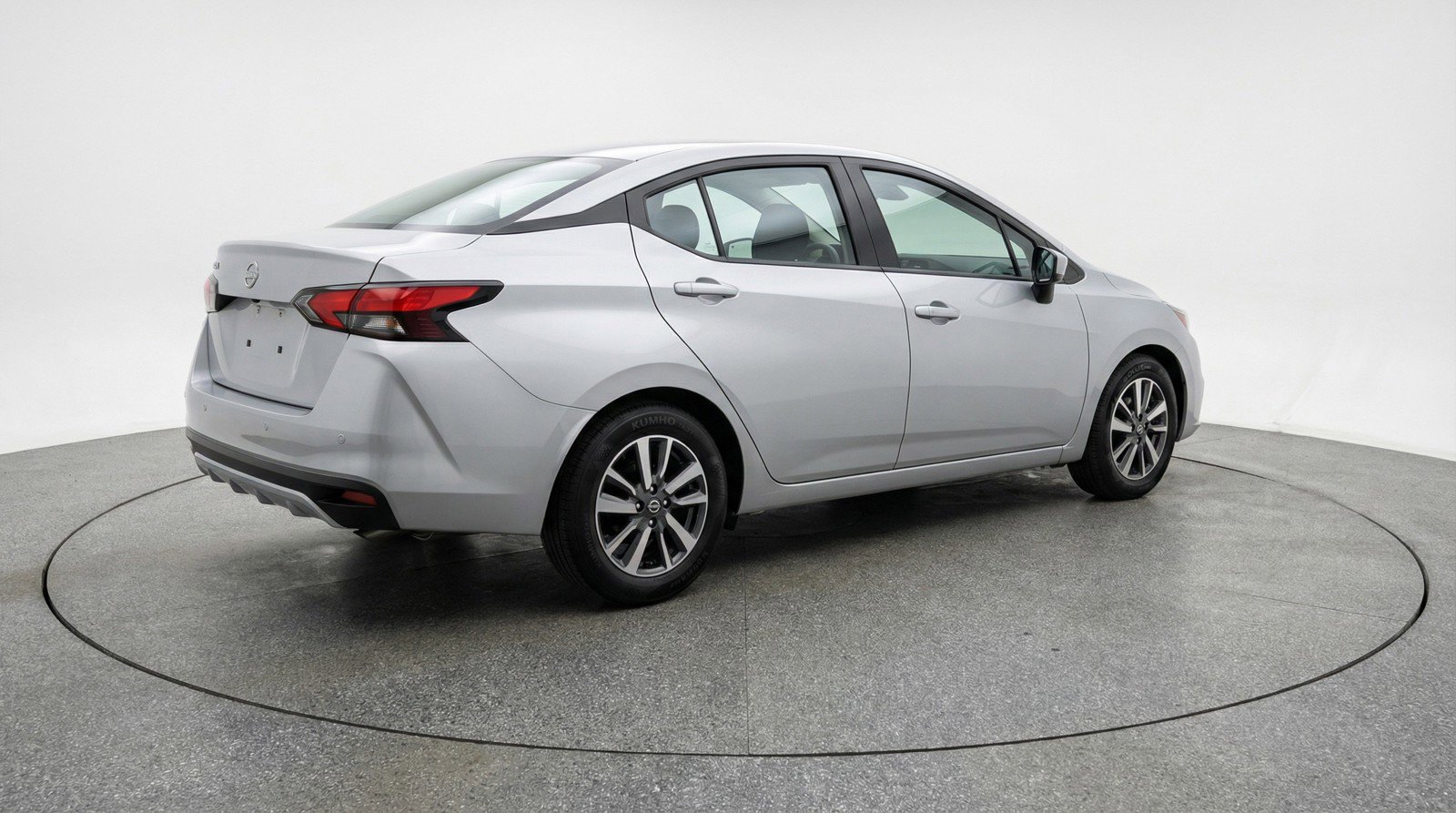 Used 2025 Nissan Versa SV image 9