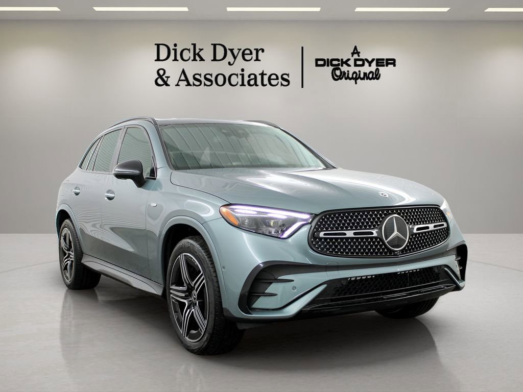 Used 2025 Mercedes-Benz GLC 350e 4MATIC image 1