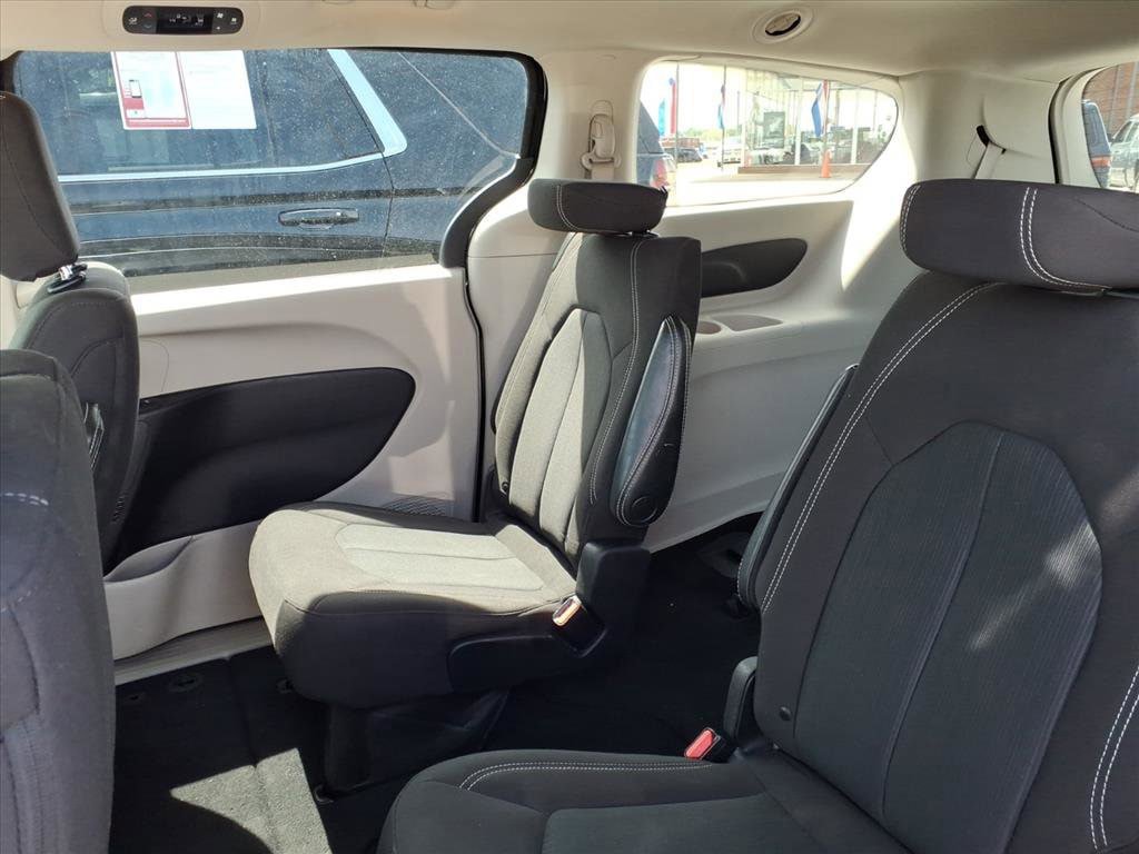Used 2022 Chrysler Voyager LX FWD image 8