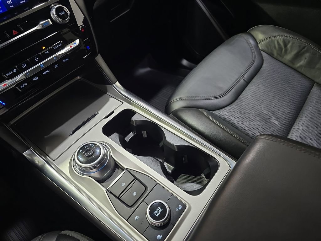 Used 2024 Ford Explorer Platinum w/ Technology Package AWD/4WD image 28